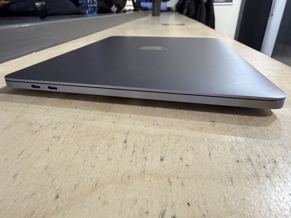 Macbook Pro 13inch 2020g.