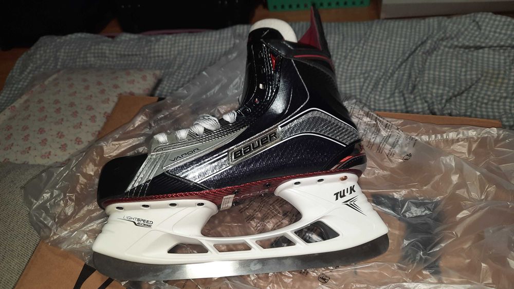 Продам коньки BAUER VAPOR 1-X НОВЫЕ !!!
