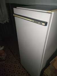Холодильник не рабочий ссср почти новый,практически не пользовались,