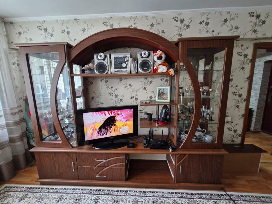 Стенка и диван состояние отличное