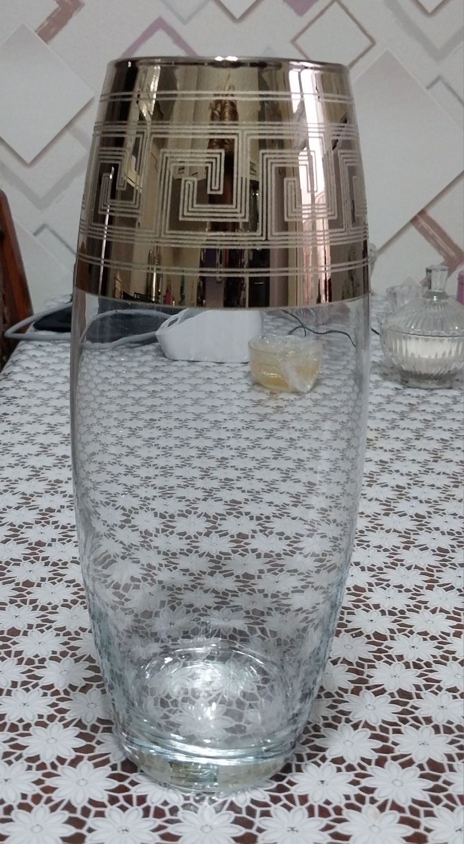 Вазы для цветов.