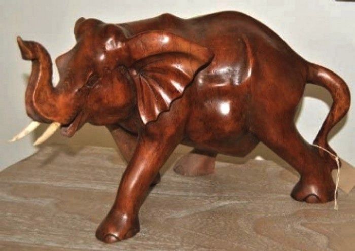 Elefant din lemn masiv lucrat integral manual dintr-o singură bucata d