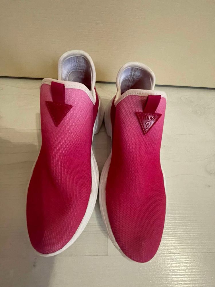 GUESS ориг.маратонки от Англия