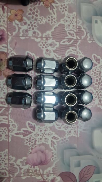 Колёсные гайки автомобильные