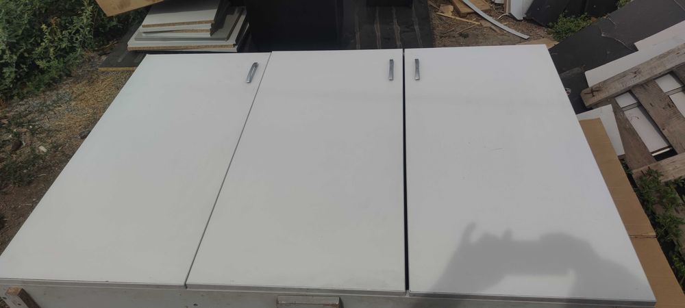 Dulap 148 x 104 x 40,5 cm din PAL, cu 3 compartimente