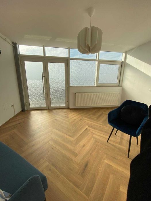 Inchiriez partial spatiu comercial
