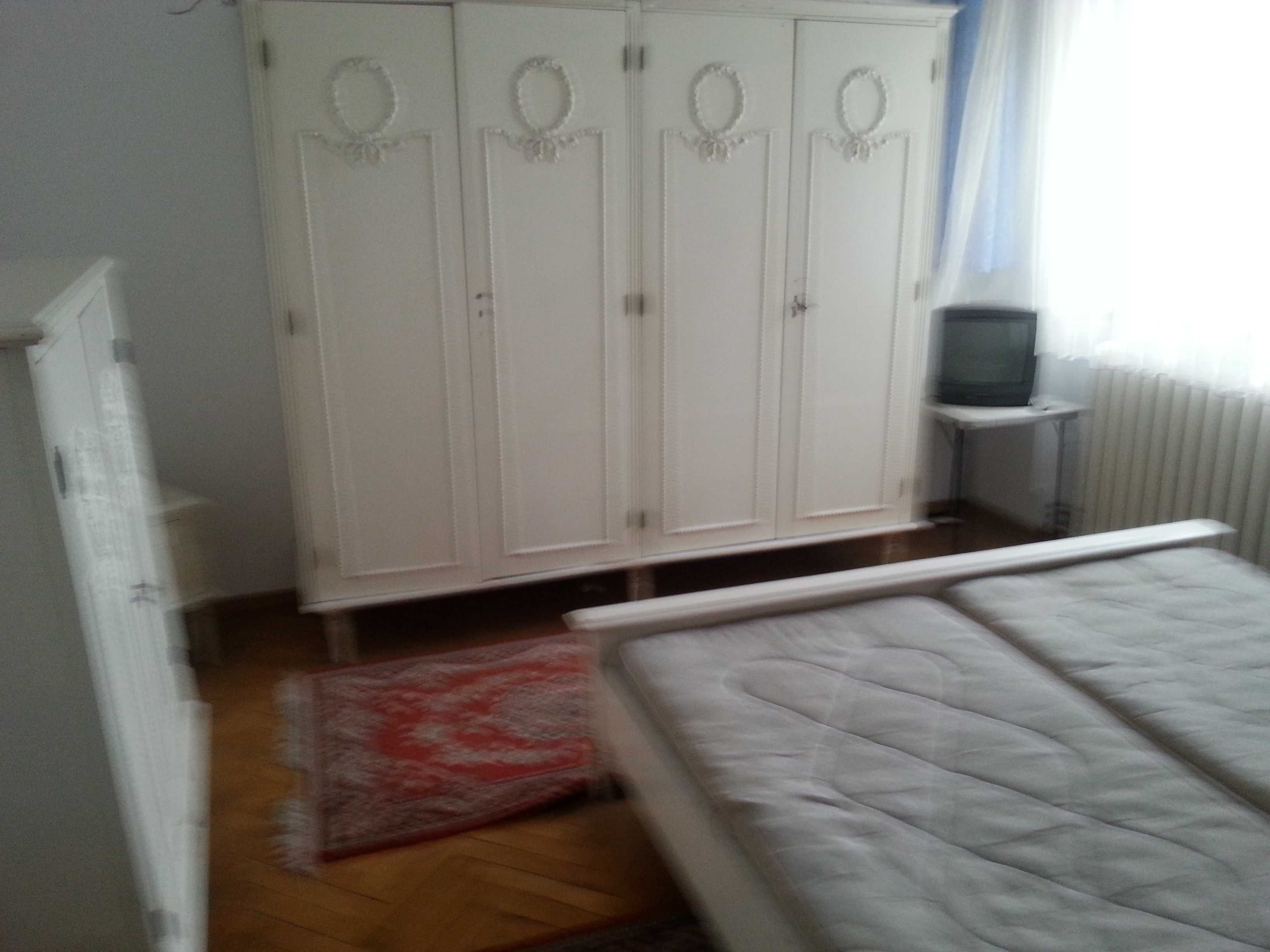 Închiriez apartament 3 camere,Satu Mare,Bulevardul Traian,etaj IV.
