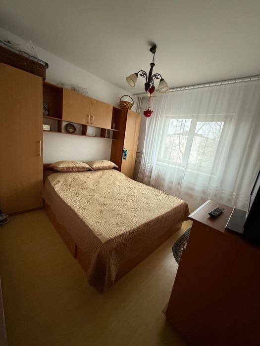 Inchiriez apartament 2 camere zona foarte buna