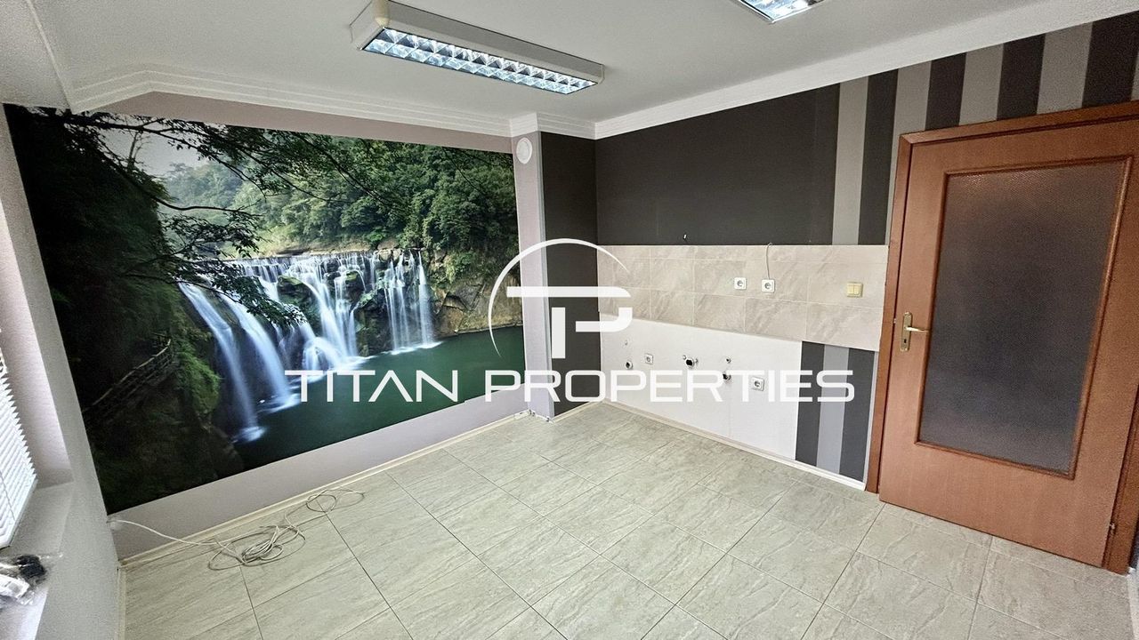 Дава се под наем Офис в Бургас, Център - 50 кв.м за 306 € - Снимка #4
