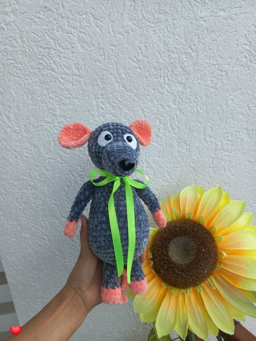 Мишле с височина 25см.