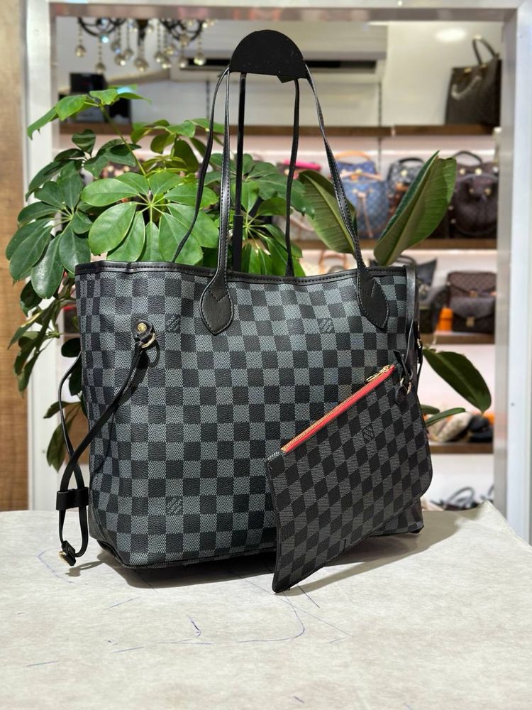 Geanta Louis Vuitton Noua !!! Dimensiuni 50/28 !!!