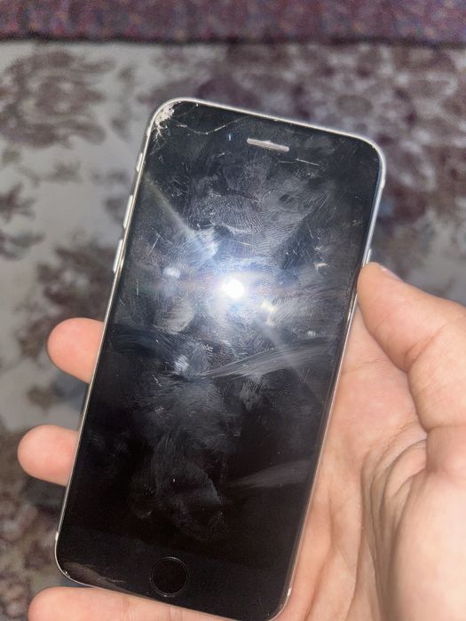 продам iphone SE 2020