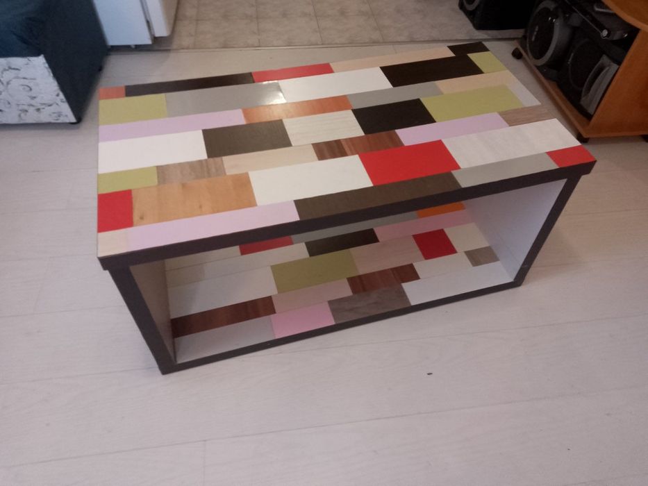 Дизайнерска холна маса