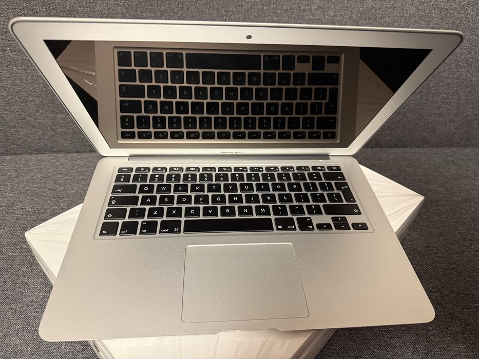 MacBook Air 2017 1st owner (2020) 120 cycle battery