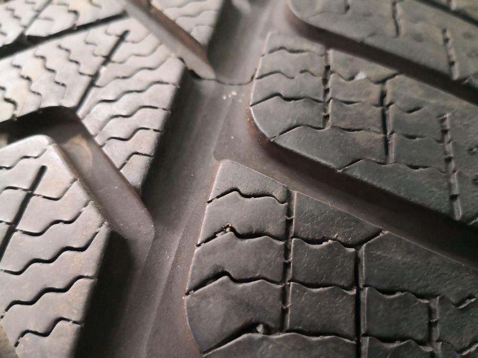 235 45 19 цола гуми като нови Pirelli