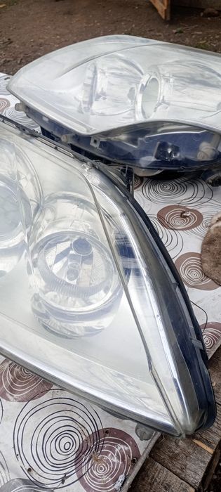 Vând faruri Renault laguna 3