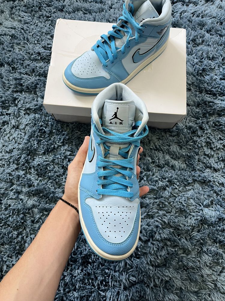 Jordan 1 Mid Ice Blue