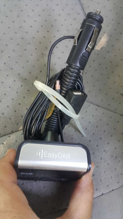 Преносим Easy DAB FM радиоприемник - трансмитер