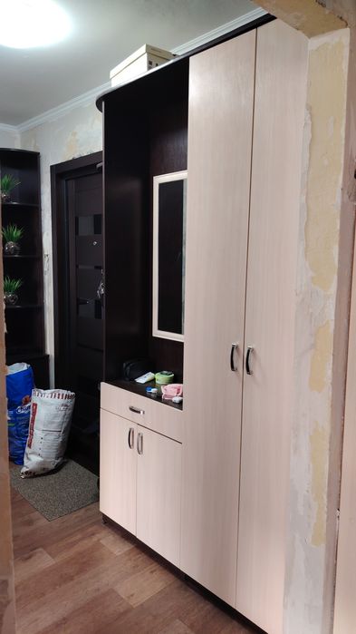 Продам  прихожую