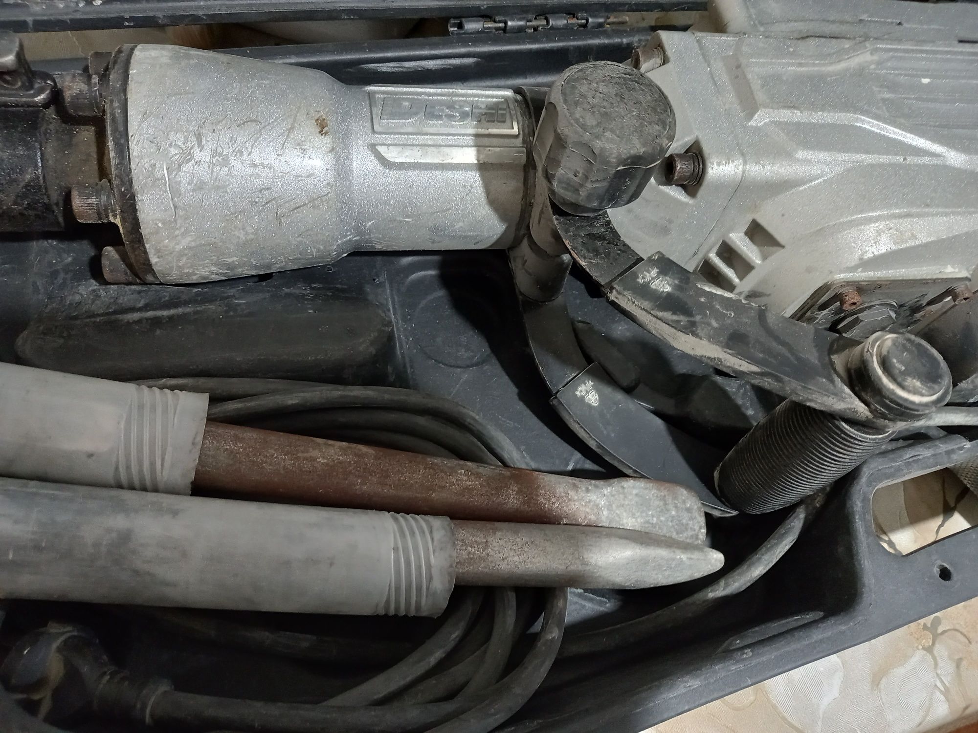 Inchiriez ciocan demolator