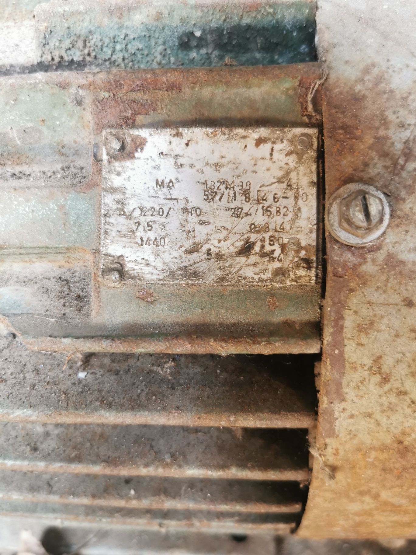 Vând 3  motoare electrice trifazate