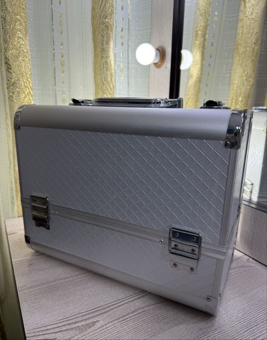 Профессиональный чемодан-органайзер для косметики/инструментов