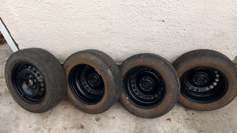 4 Jante tablă pe 15" 5 x 112 echipate cauciucuri iarnă
