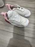 Vand adidasi nike