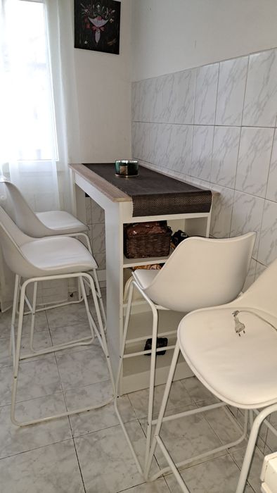 Masa de bucatarie,bar cu 4 scaune ot spatii imici