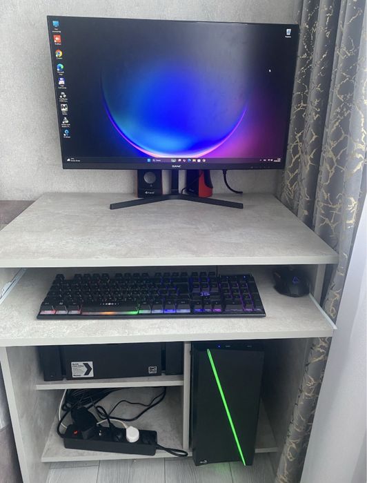 Стол компьютерный