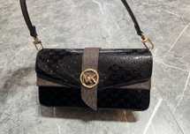 Дамска чанта на марката Michael Kors