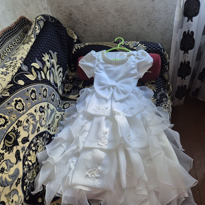 Продам платье Deloras