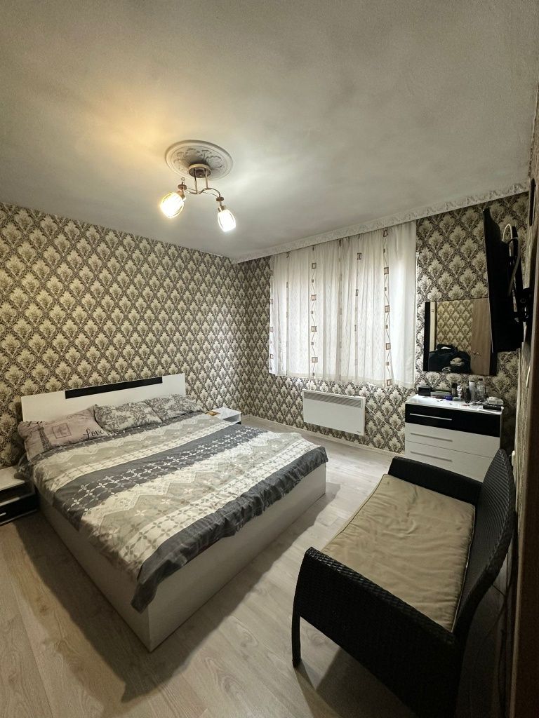 Продава се Тристаен апартамент в Търговище, Център - 85 кв.м за 1320 €/кв.м - Снимка #2