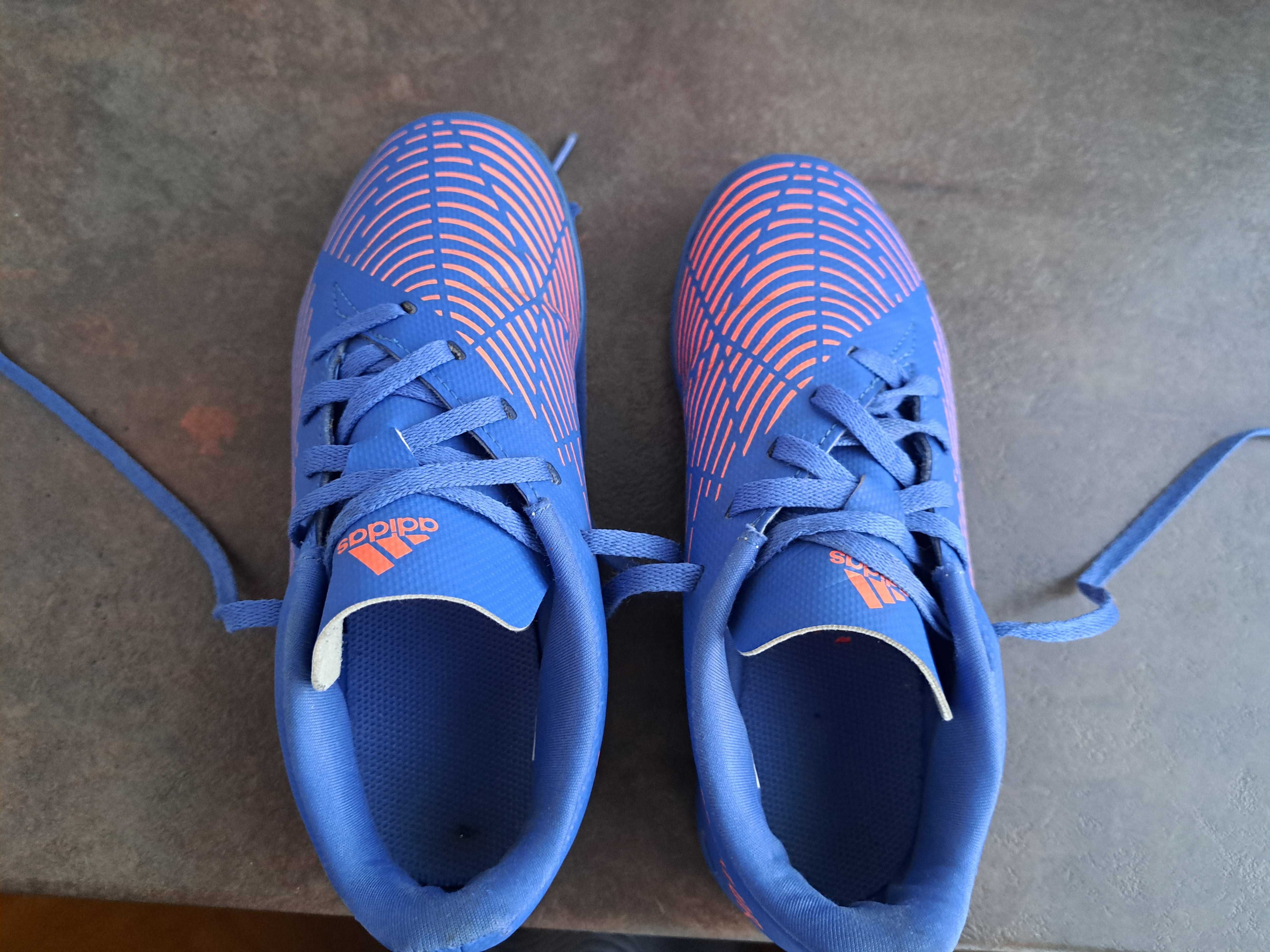 маратонки,кецове,спортни обувки футболни стоножки,Adidas,ном.33,адидас