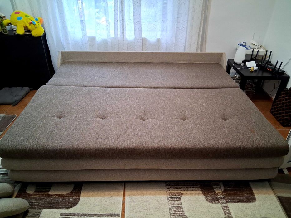 Canapea extensibila 3 locuri