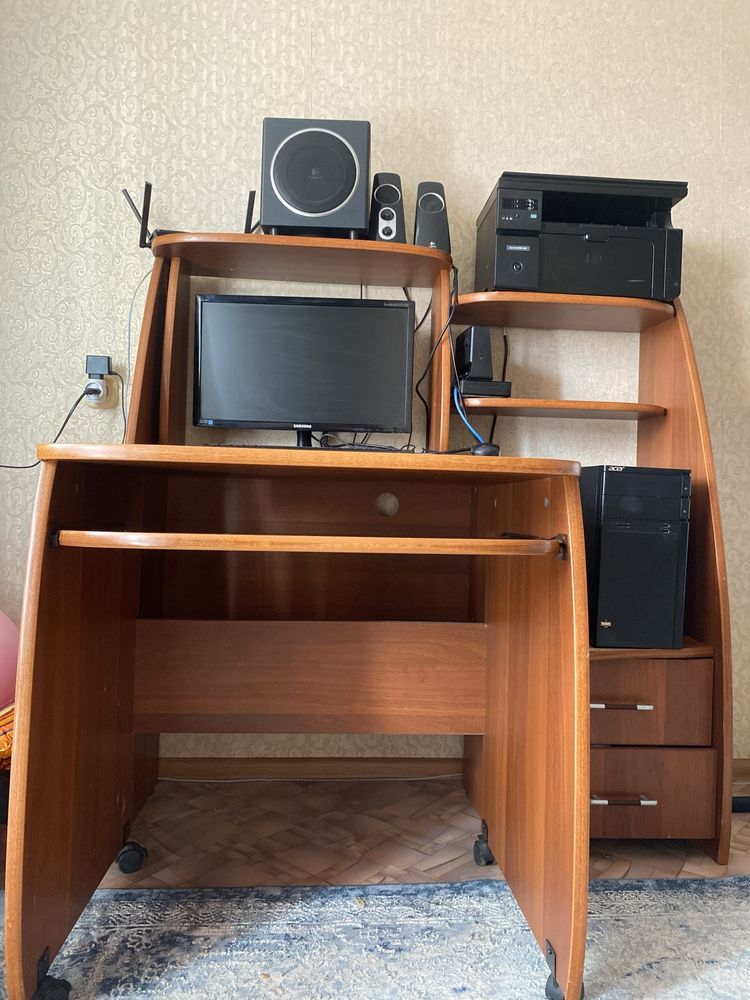 Компьютер со столом + в подарок принтер с колонками