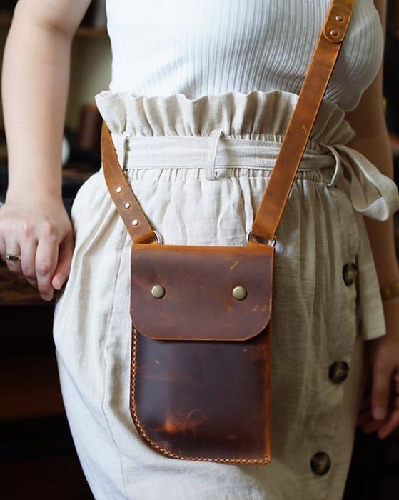 Кожаные изделия — вручную, с душой и вниманием к каждой детали.
Делаем