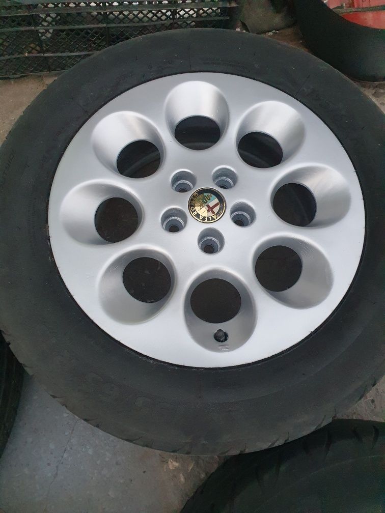 Джанти Alfa Romeo 15 с гуми