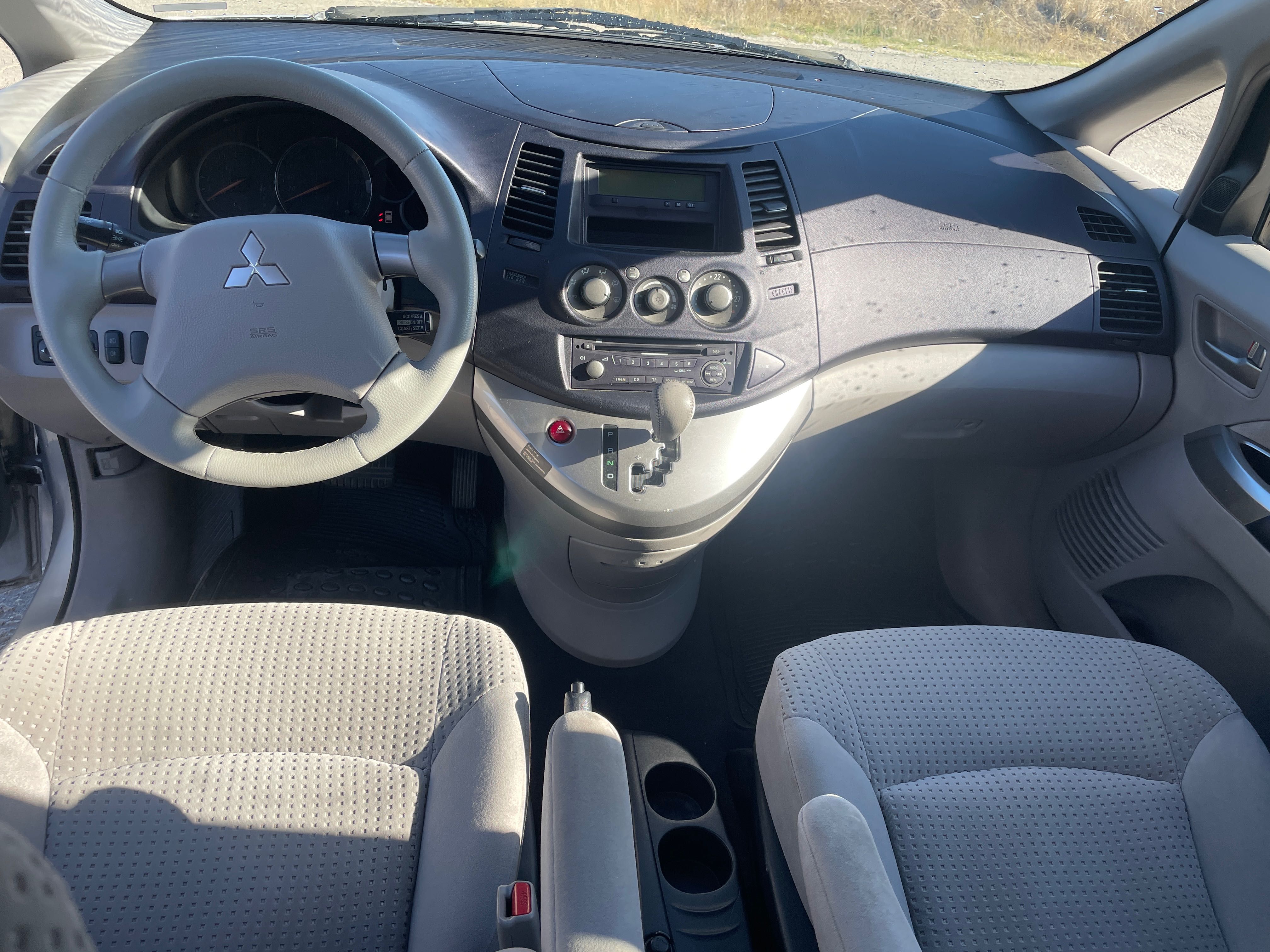 Mitsubishi Grandis 2.4 MIVEC, 165 кс., автоматик, 6 местен, 2 ключа