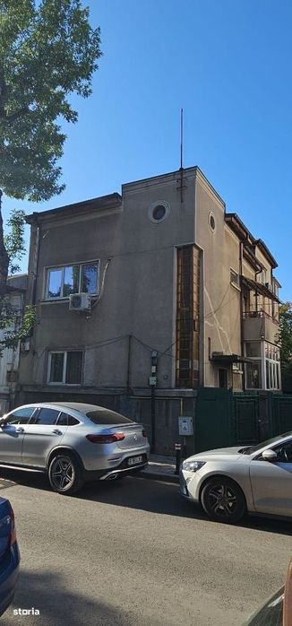 Vila P+1 Piața Muncii , strada Orzari, apartament cu 3 camere la P