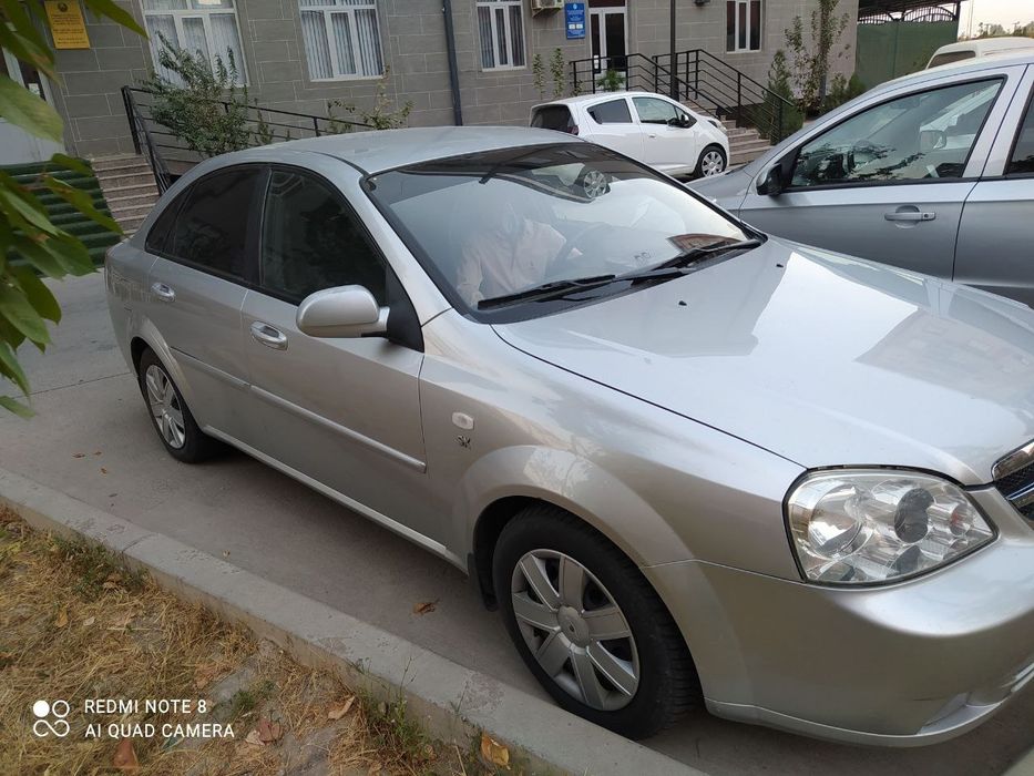 Ласетти 1.8 сотилади