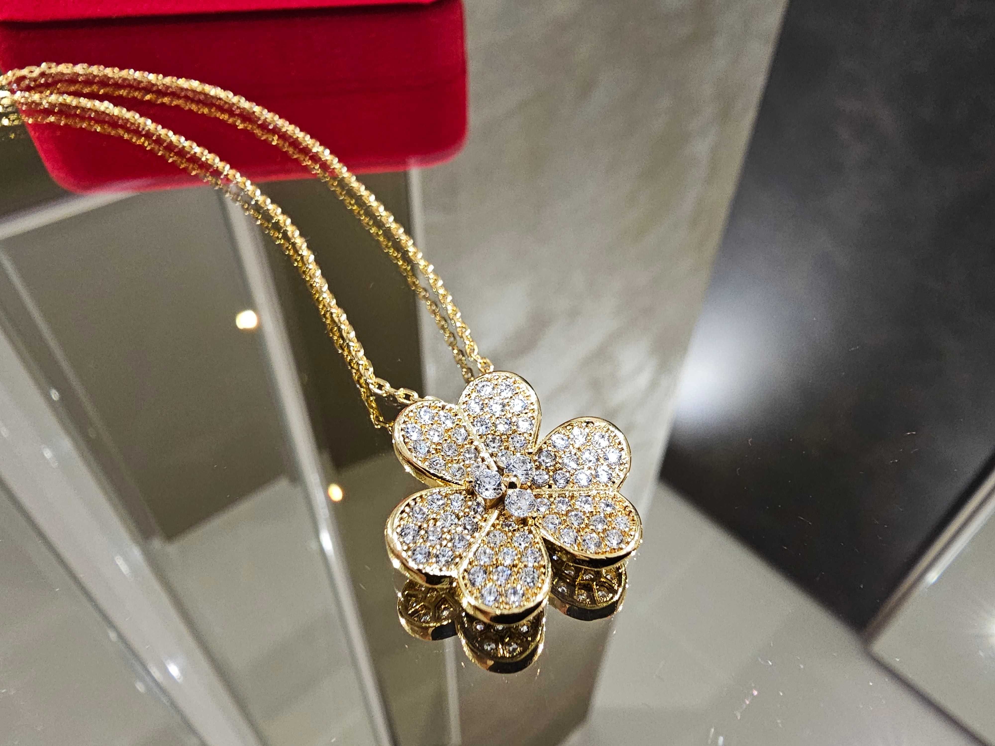 Van Cleef & Arpels VCA Gold Frivole Large Diamond Clover Дамско Колие