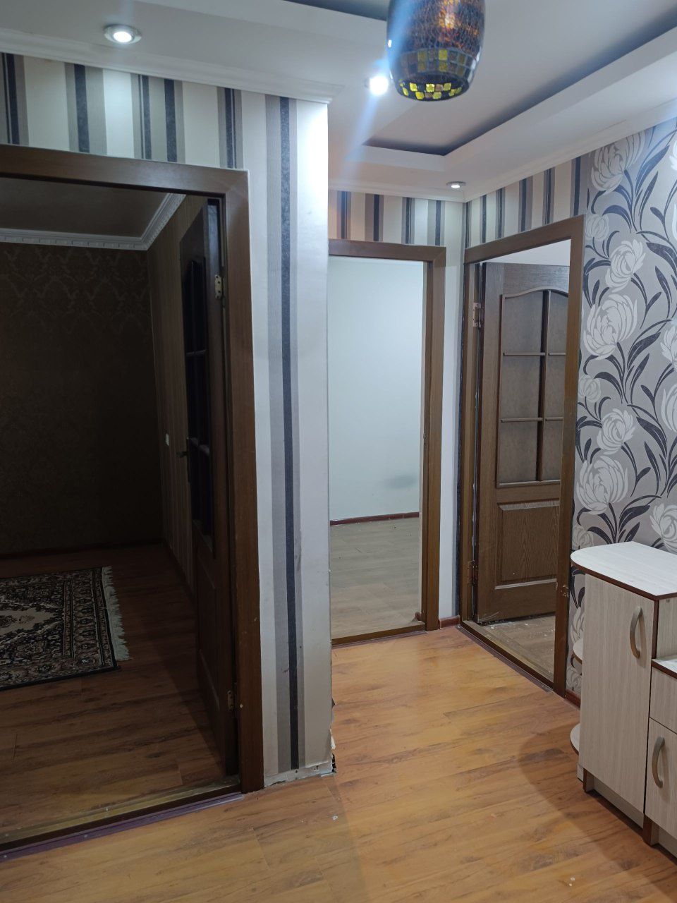 Ялангач Мирзо-улугбекский район срочно сдам 3 комнатную квартиру