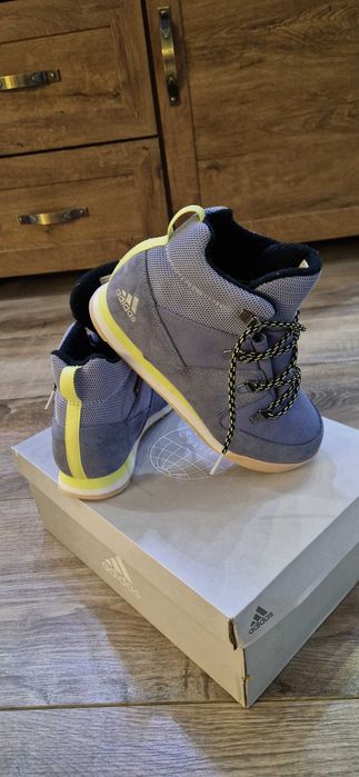 Непромокаеми обувки Adidas размер 33