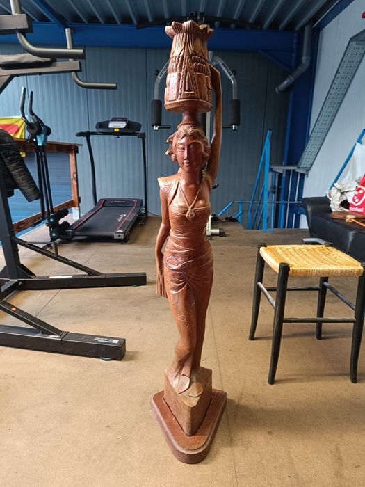 Голяма дървена статуетка от масивно дърво!