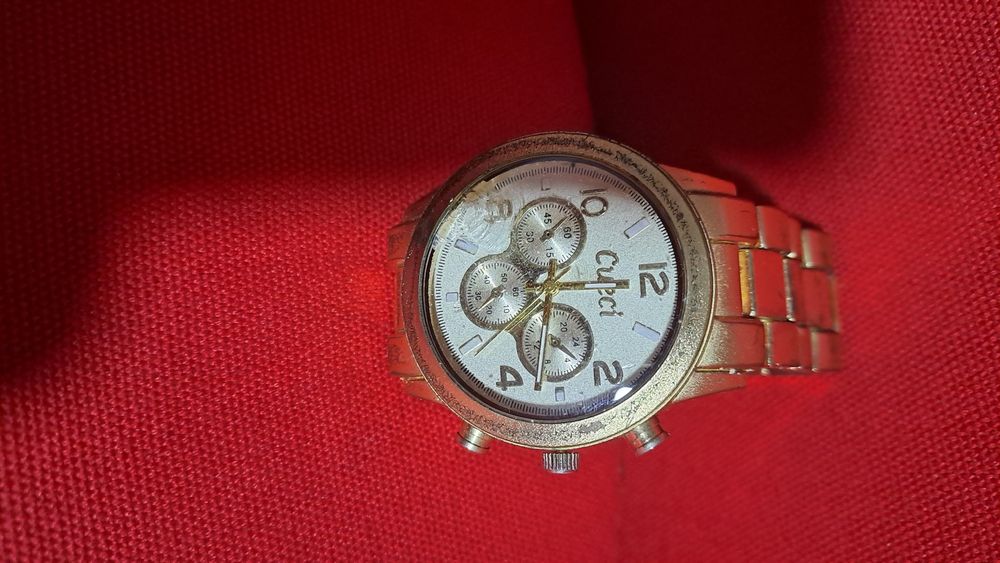 Ceas de mana  puțin defect