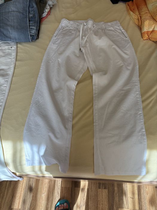 Продавам бели дънки и панталон