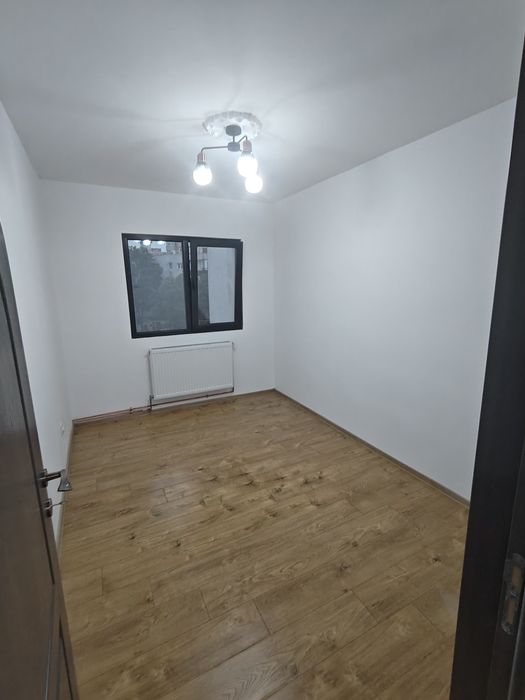 PF vând apartament 3 camere decomandat