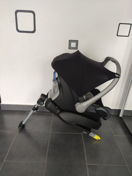 Scaun auto Maxi Cosi Cabriofix cu baza isofix Maxi Cosi EasyFix