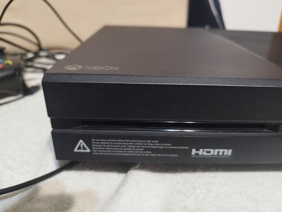 Xbox one 500gb full box +kinect + 8 jocuri ,1 controller